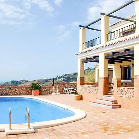 Marta Nerja Villa *